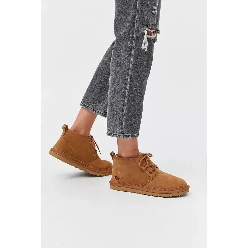UGG Neumel Chukka Boot Size 6